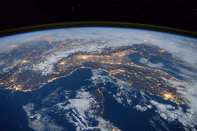 Blick auf die Erdatmosphäre von der ISS aus