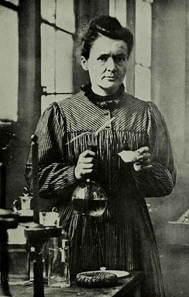 Marie Curie in einem Laboratorium